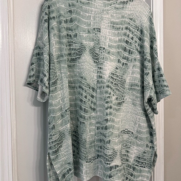 White birch green snake print top - Picture 3 of 3